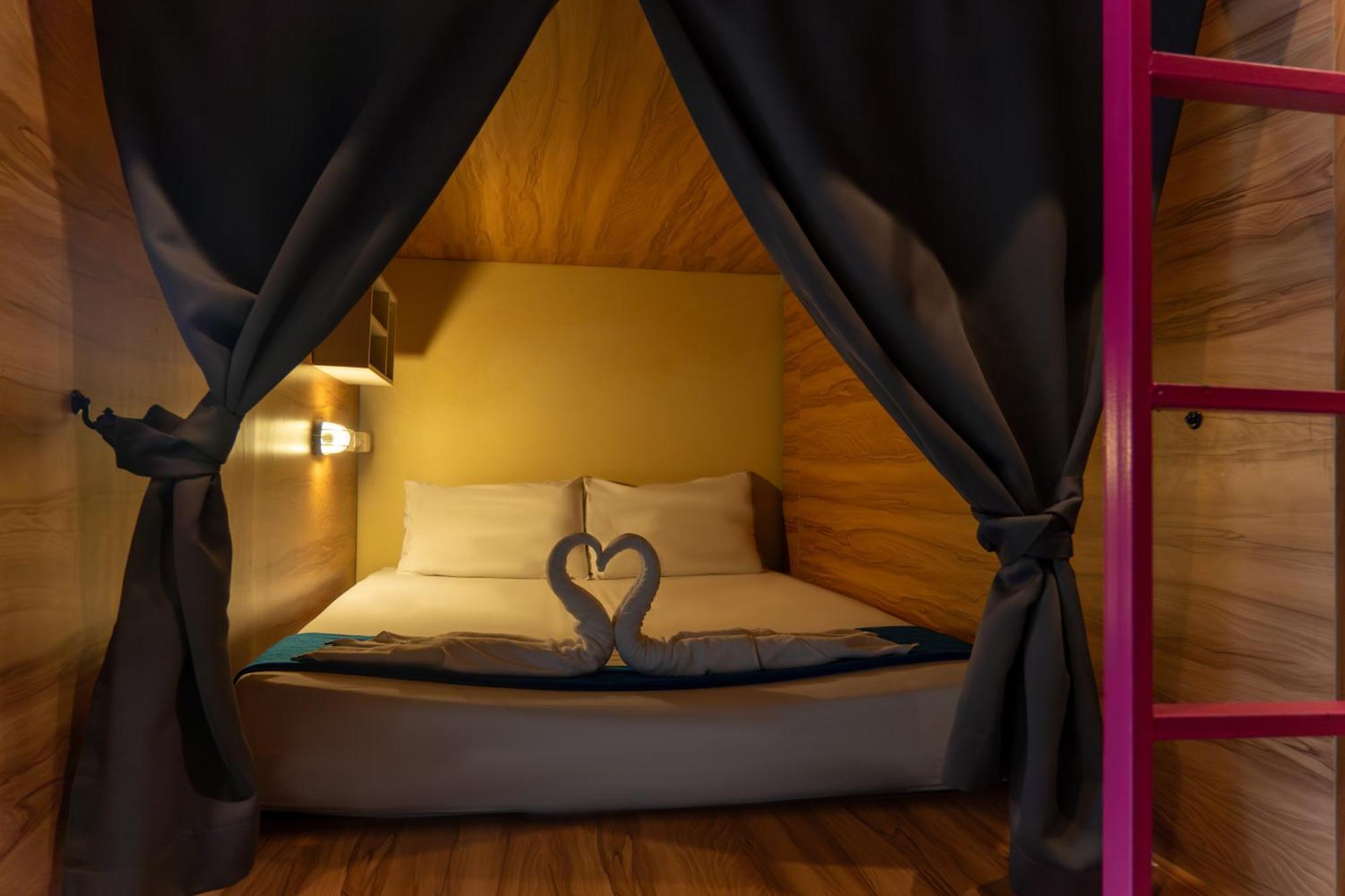 Slumber Surf Phuket Kata Hostel Екстериор снимка