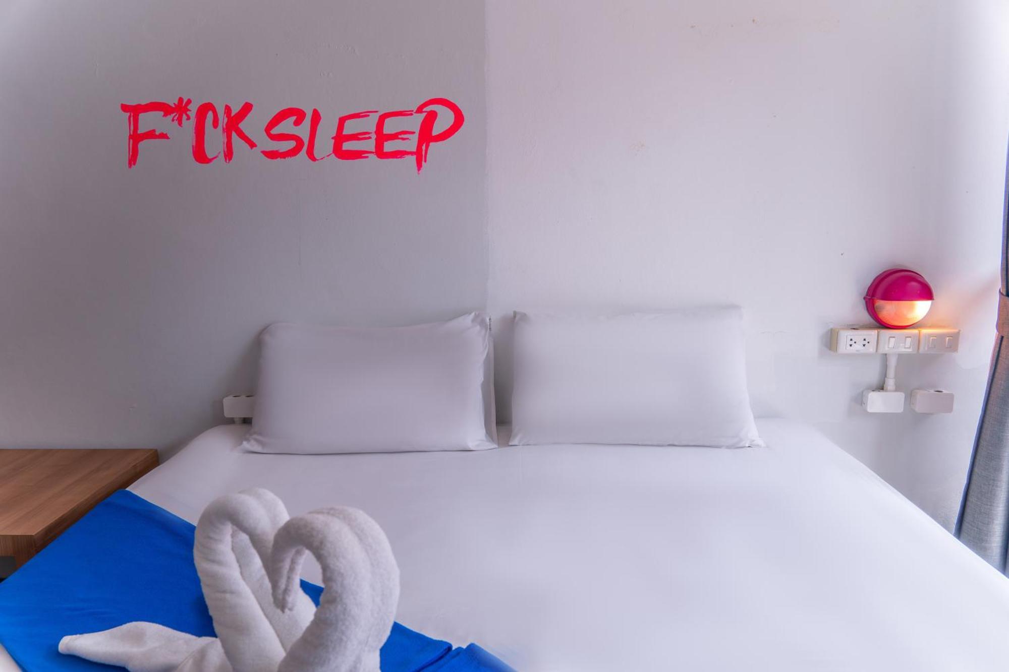 Slumber Surf Phuket Kata Hostel Екстериор снимка