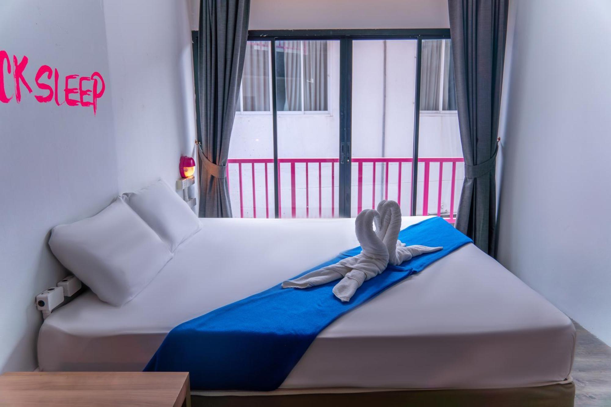 Slumber Surf Phuket Kata Hostel Екстериор снимка