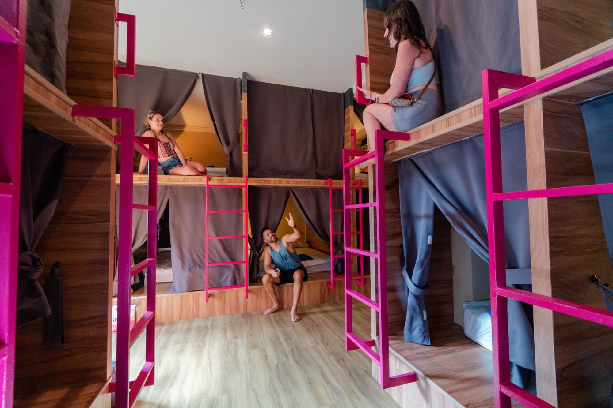 Slumber Surf Phuket Kata Hostel Екстериор снимка